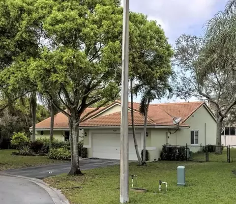 9285 NW 44th Ct, Coral Springs, FL 33065