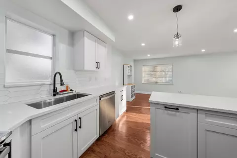 Kitchen - 169 Seabreeze Cir, Jupiter, FL 33477 photo 4 of 4