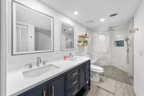 Bath - 169 Seabreeze Cir, Jupiter, FL 33477 photo 2 of 3