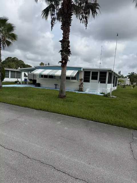 29 Golf Dr, Port Saint Lucie, FL 34952