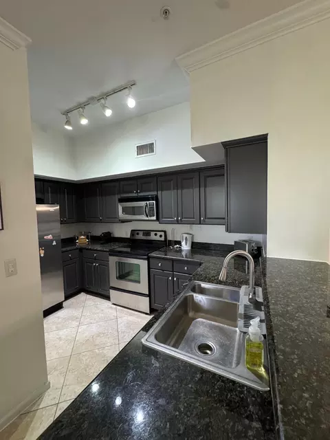 11750 St Andrews Pl #307, Wellington, FL 33414