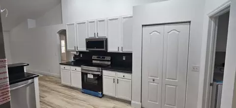 Kitchen - 15941 Mellen Ln, Jupiter, FL 33478 photo 2 of 3