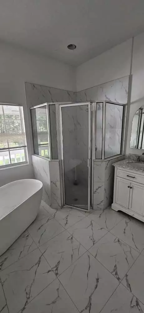 Bath - 15941 Mellen Ln, Jupiter, FL 33478 photo 2 of 3