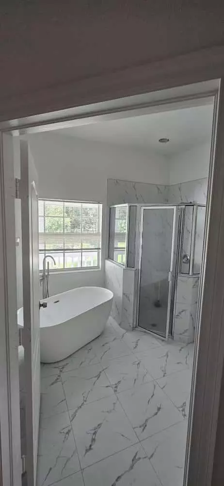 Bath - 15941 Mellen Ln, Jupiter, FL 33478 photo 3 of 3