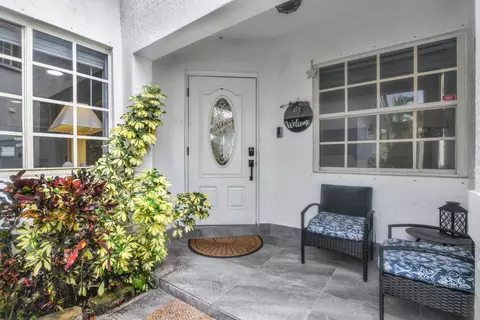 651 SW 176th Ave, Pembroke Pines, FL 33029