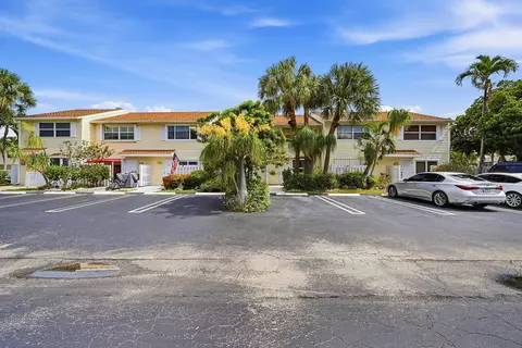 2627 NE 15th St, Pompano Beach, FL 33062