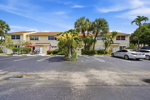 2627 NE 15th St, Pompano Beach, FL 33062