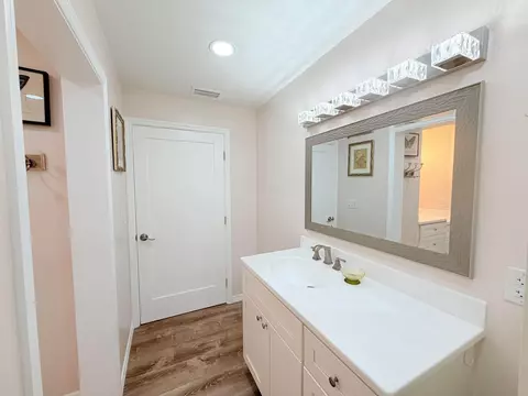 Bath - 1728 SW 8th St, Okeechobee, FL 34974 photo 2 of 4