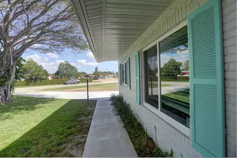 1133 7th St, Lake Park, FL 33403