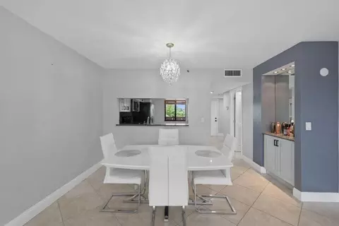2206 S Cypress Bend Dr #401, Pompano Beach, FL 33069