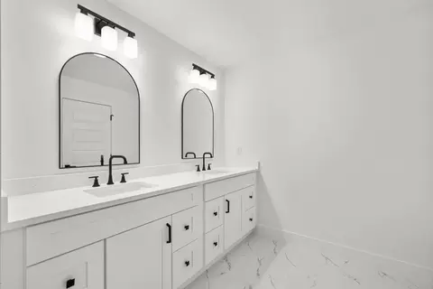 Bath - 5507 Sopera Dr, Sebring, FL 33872 photo 4 of 7