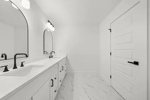 Bath - 5507 Sopera Dr, Sebring, FL 33872 photo 5 of 7