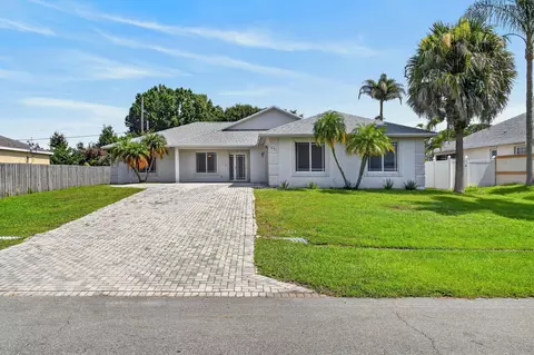 1061 SW Benschop Ave, Port Saint Lucie, FL 34953
