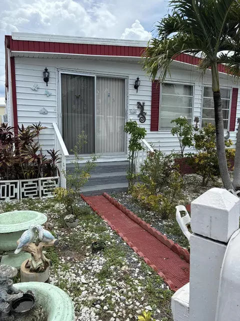 8708 SW 16th St, Davie, FL 33324