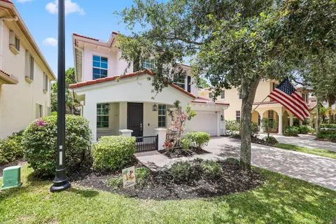 461 Pumpkin Dr, Palm Beach Gardens, FL 33410