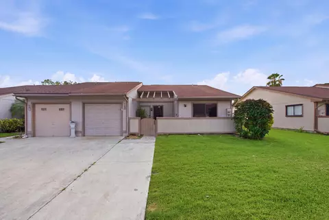 18 Winchmore Ln, Boynton Beach, FL 33426