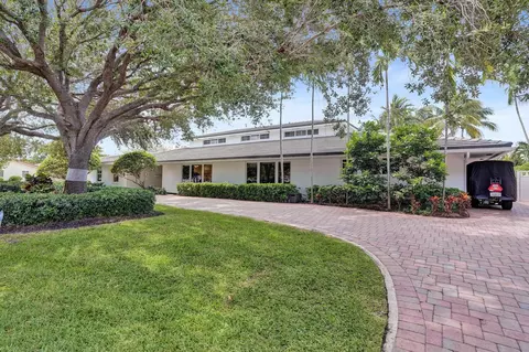 2 Mendota Ln, Sea Ranch Lakes, FL 33308