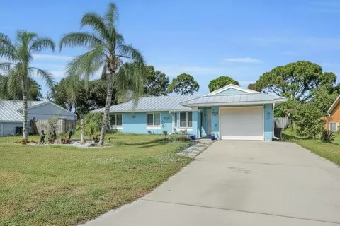 2060 SE Rainier Rd, Port Saint Lucie, FL 34952