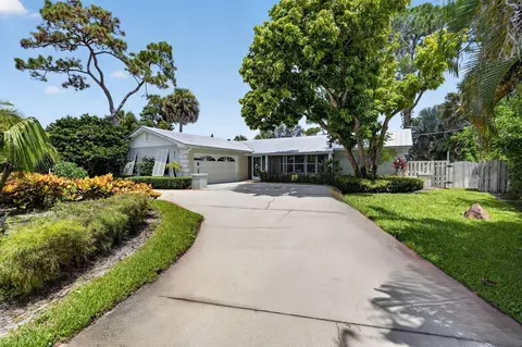 8797 SE Sharon St, Hobe Sound, FL 33455