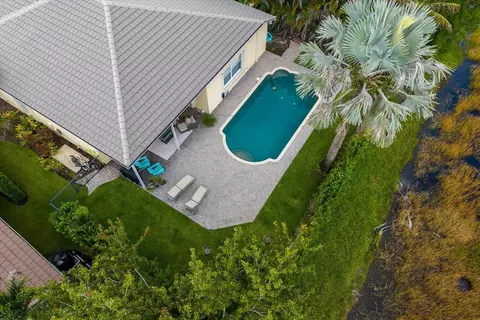 View/Area - 910 SW Lost River Shores Dr, Stuart, FL 34997 photo 5 of 9