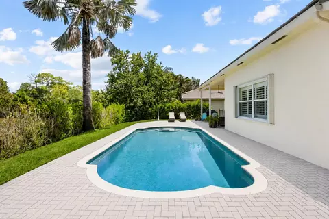 Exterior - 910 SW Lost River Shores Dr, Stuart, FL 34997 photo 6 of 8
