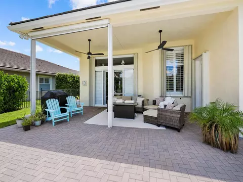 Exterior - 910 SW Lost River Shores Dr, Stuart, FL 34997 photo 2 of 8