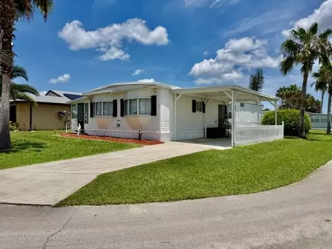 16 Grande Vista Way, Port Saint Lucie, FL 34952