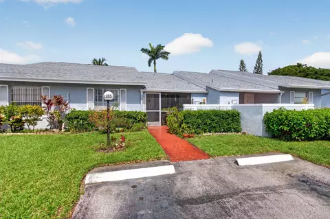 4305 Lucerne Villas Ln, Lake Worth, FL 33467