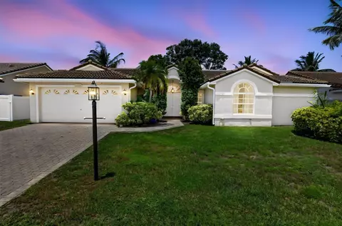 9415 Lake Serena Dr, Boca Raton, FL 33496