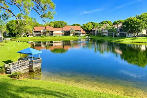 5751 Coach House Cir #E, Boca Raton, FL 33486