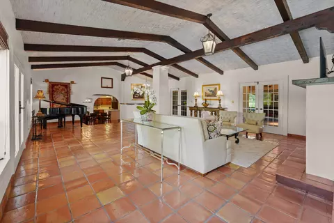 Living - 9999 NE 120th St, Okeechobee, FL 34972 photo 5 of 6