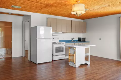 Kitchen - 9999 NE 120th St, Okeechobee, FL 34972 photo 3 of 3