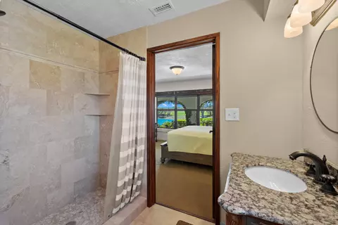 Bath - 9999 NE 120th St, Okeechobee, FL 34972 photo 3 of 7