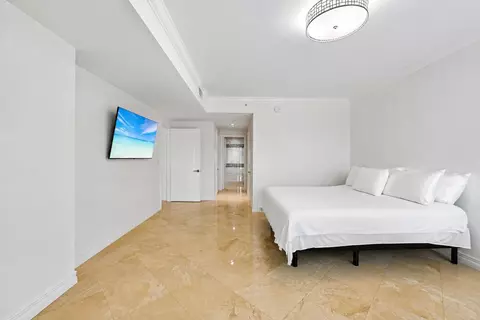 550 SE Mizner Blvd #B206, Boca Raton, FL 33432