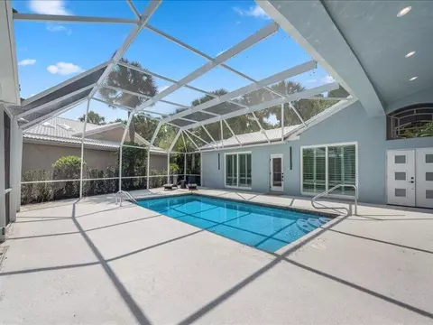 Exterior - 17104 Crossgate Dr, Jupiter, FL 33477 photo 3 of 5