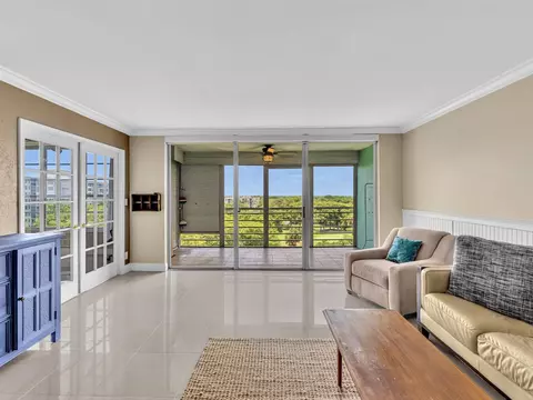 605 Oaks Dr #810, Pompano Beach, FL 33069