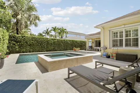 Exterior - 314 Caravelle Dr, Jupiter, FL 33458 photo 7 of 10