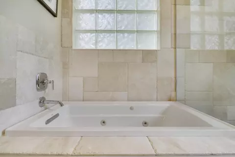 Bath - 314 Caravelle Dr, Jupiter, FL 33458 photo 4 of 5