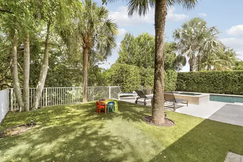 Exterior - 314 Caravelle Dr, Jupiter, FL 33458 photo 8 of 10