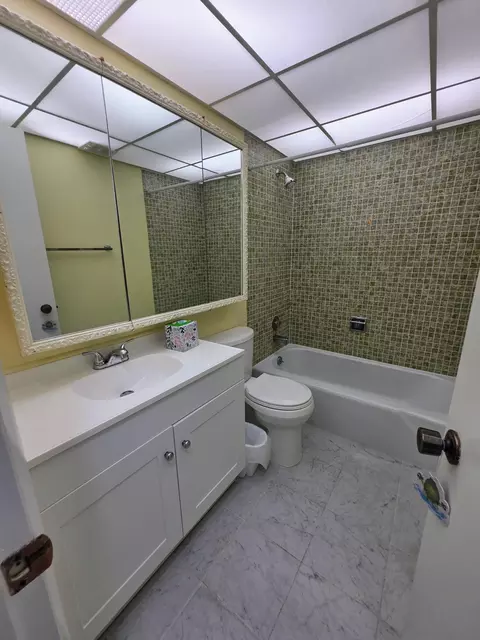 Bath - 5403 SE Miles Grant Rd #H108, Stuart, FL 34997 photo 8 of 8
