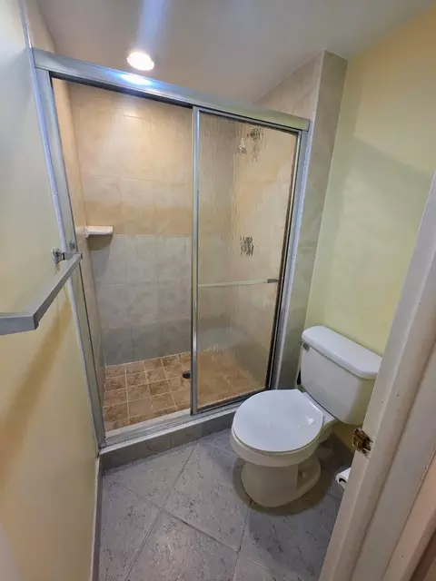 Bath - 5403 SE Miles Grant Rd #H108, Stuart, FL 34997 photo 2 of 8