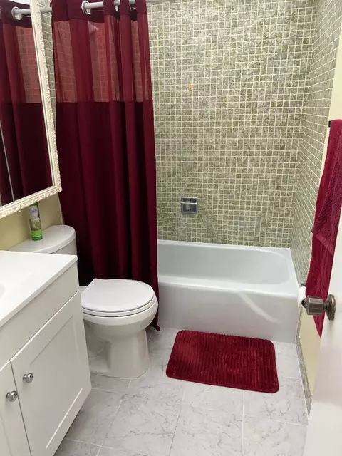 Bath - 5403 SE Miles Grant Rd #H108, Stuart, FL 34997 photo 6 of 8