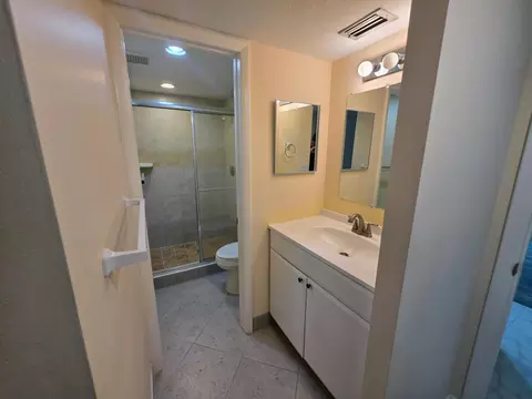 Bath - 5403 SE Miles Grant Rd #H108, Stuart, FL 34997 photo 1 of 8