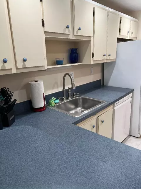 Kitchen - 5403 SE Miles Grant Rd #H108, Stuart, FL 34997 photo 4 of 5