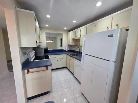 Kitchen - 5403 SE Miles Grant Rd #H108, Stuart, FL 34997 photo 2 of 5