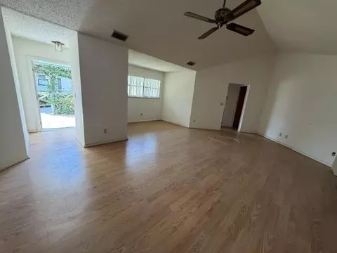 Living - 1127 E Seminole Ave #22B, Jupiter, FL 33477 photo 2 of 5