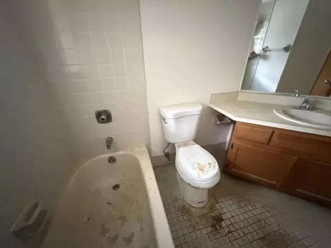 Bath - 1127 E Seminole Ave #22B, Jupiter, FL 33477 photo 1 of 2