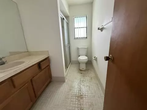 Bath - 1127 E Seminole Ave #22B, Jupiter, FL 33477 photo 2 of 2