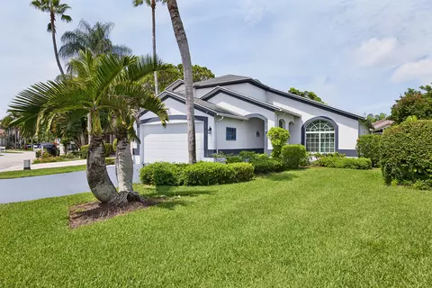 126 Hammocks Dr, Greenacres, FL 33413
