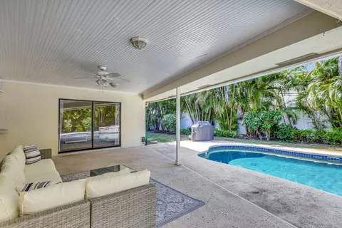 Exterior - 88 Pinehill Trl E, Tequesta, FL 33469 photo 3 of 5